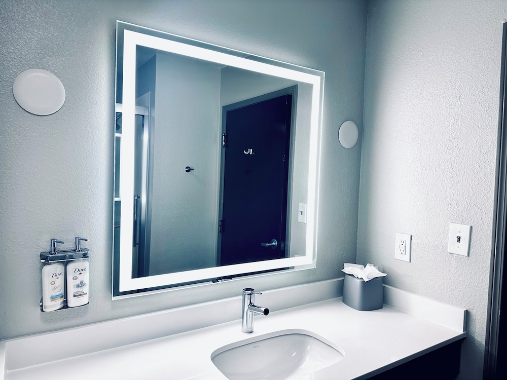 Holiday Inn Express Hotel & Suites Hinesville East Fort Stewart - photo 87