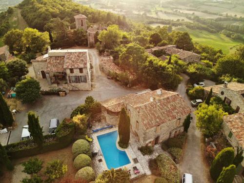 La Fenice Beautifully Restored Property with Heated Pool in Small Village - carbon neutral hotel in Unknown City