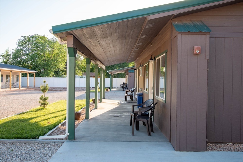 Hurricane Hideaway Lodging - photo 36