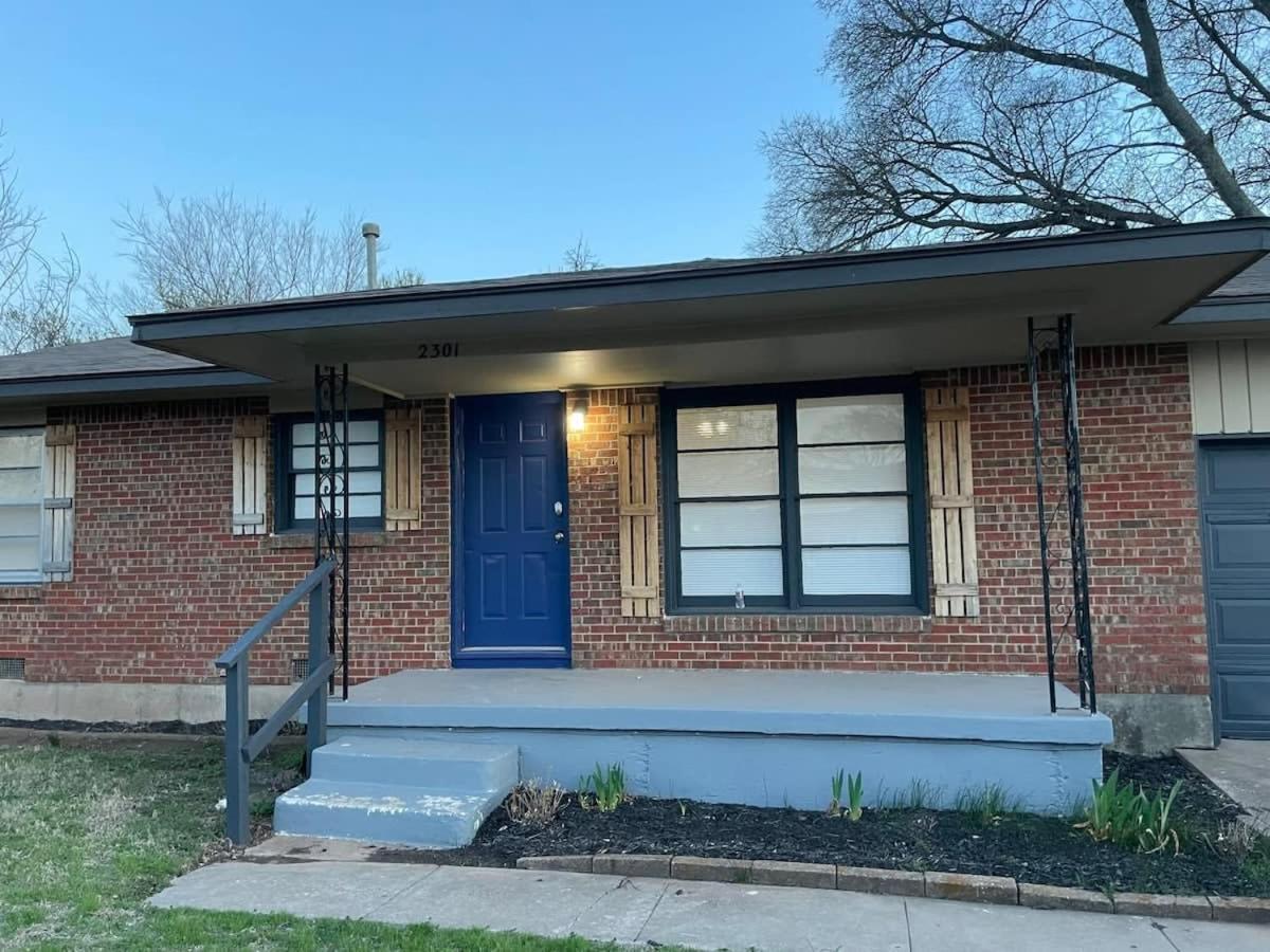 Cozy 3 Bedroom 1 Bath Home Close to Fort Sill — 4-Star Luxury Hotel in Lawton, United States