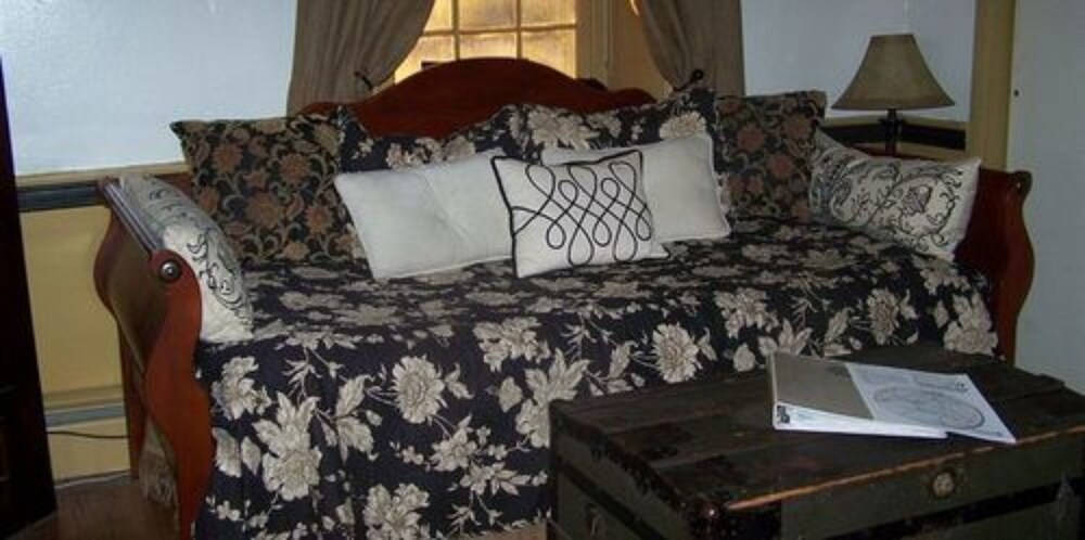 Fallen Tree Farm Bed & Breakfast - photo 5