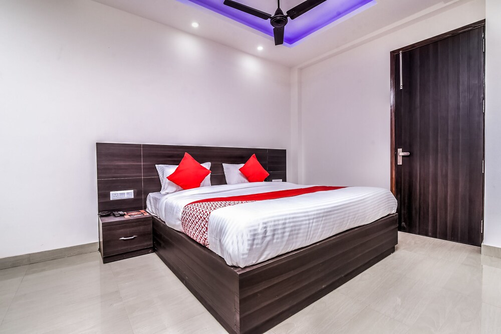 Oyo 24236 Q Hotel in Dwarka, India