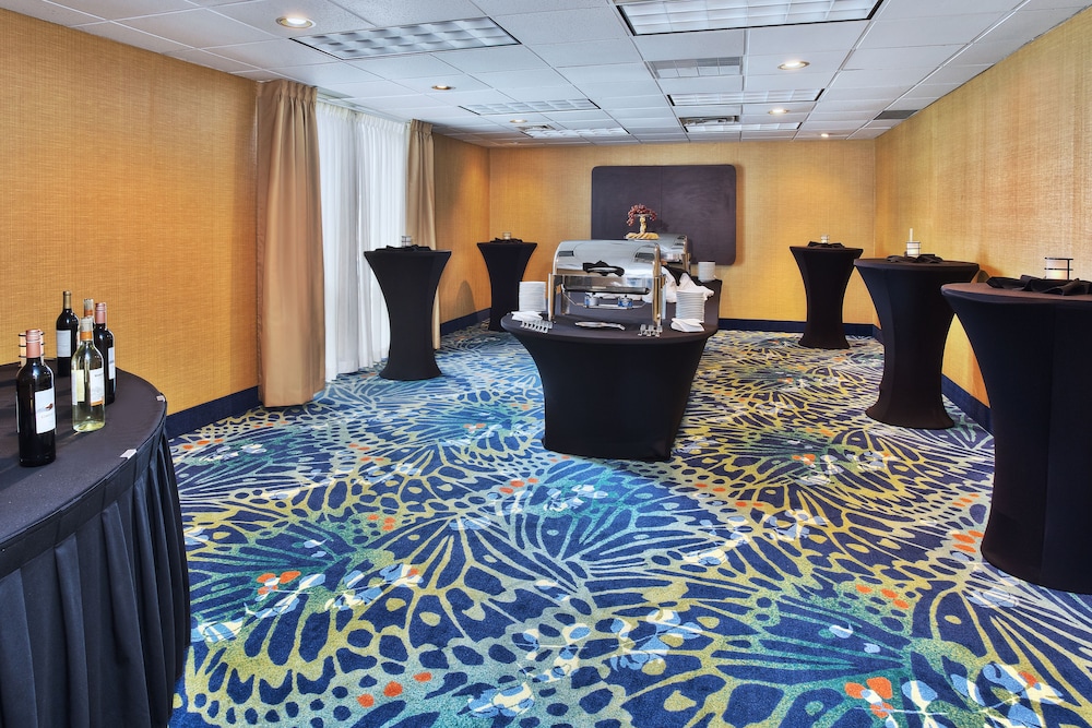 Spark by Hilton Akron Fairlawn - photo 21