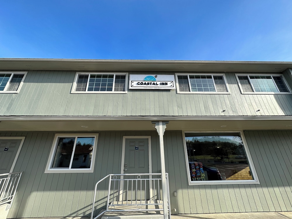 The Coastal Inn and Suites - photo 2