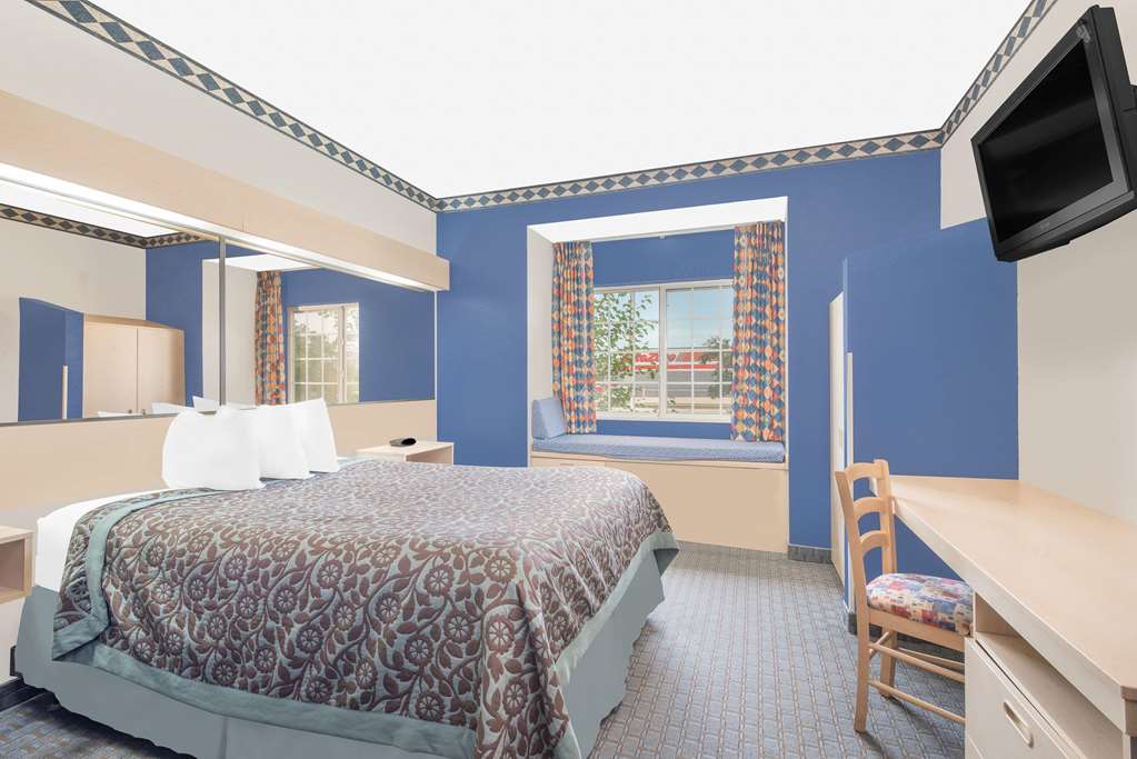 Days Inn & Suites by Wyndham Hutchinson - photo 11
