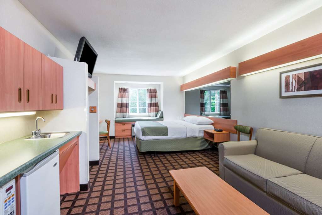 Microtel Inn & Suites by Wyndham Uncasville Casino Area - photo 11