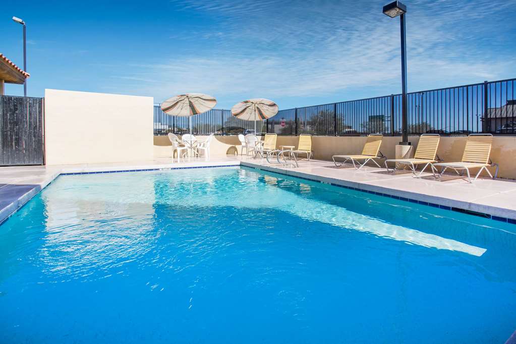 Days Inn by Wyndham Phoenix North - photo 10
