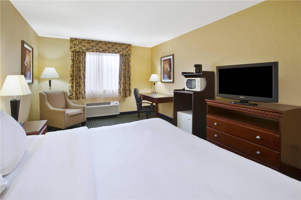 Quality Inn Marshall near I 69 - photo 10