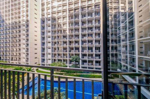 MALL OF ASIA Condo with Balcony Facing Pool @ Shore2 — 4-Star Luxury Hotel in Manila, Philippines