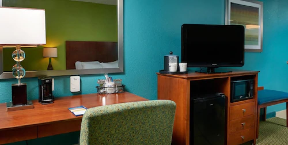 Hampton Inn Bermuda Run Winston Salem - photo 9