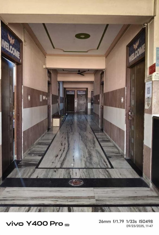 Hotel Bombay Central Agra - last minute hotel in Agra