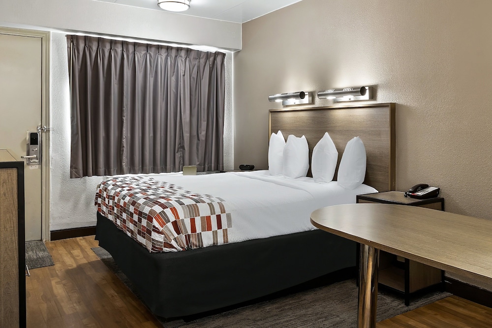 Red Roof Inn Cleveland Independence - photo 22
