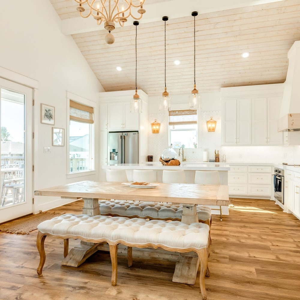 Boats Fishing and Exquisite Decor in Freeport, United States