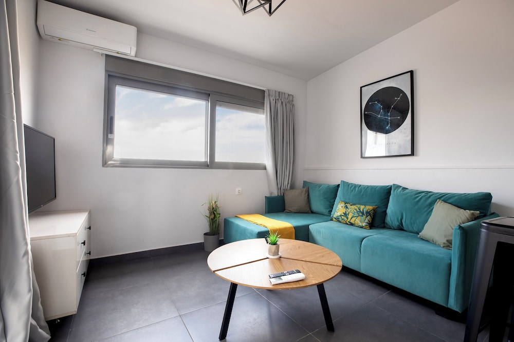 Andromeda 1 Bedroom Apt & Terrace in Athens — 4-Star Luxury Hotel in Athens, Greece