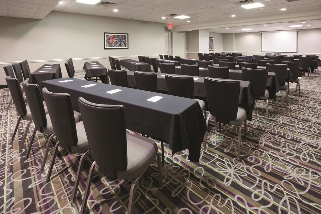 La Quinta Inn & Suites by Wyndham Minneapolis Bloomington W - photo 57