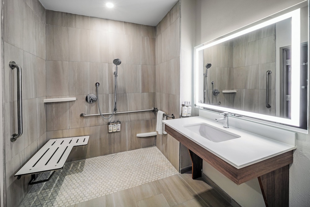 Holiday Inn Express and Suites Henderson by IHG - photo 38