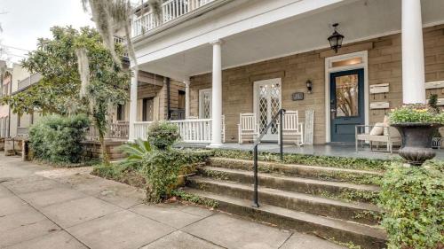 Comfortable Escape 2BR Historic Downtown — 4-Star Luxury Hotel in Savannah, United States