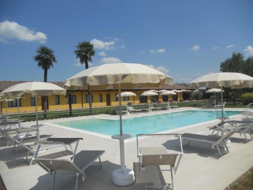 Agriturismo Le Case Di Campagna — 4-Star Luxury Hotel in Dossobuono, Italy