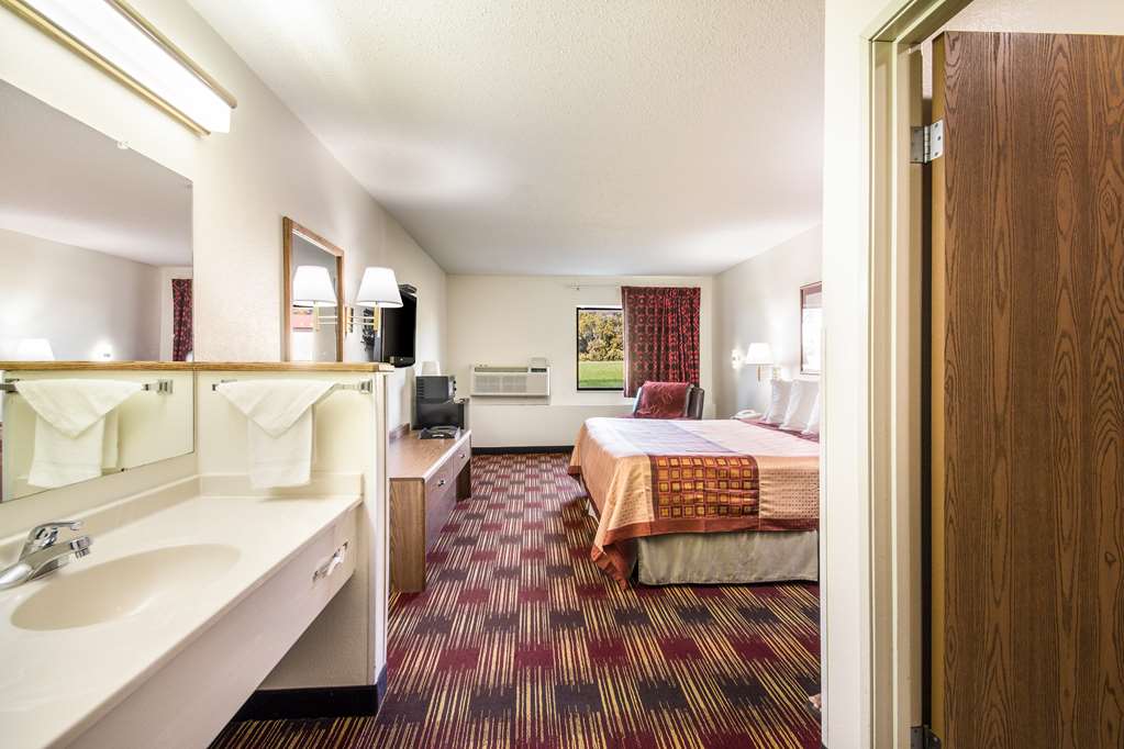 Americas Best Value Inn & Suites Harrisonville - photo 20