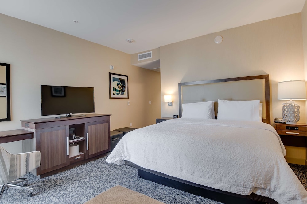 Hampton Inn & Suites Los Angeles Glendale - photo 29