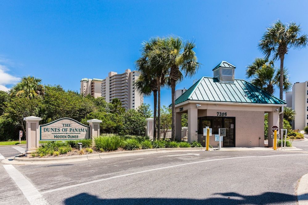 7205 Thomas Dr Unit C403 2 Br Condo — 4-Star Luxury Hotel in Panama City Beach, United States