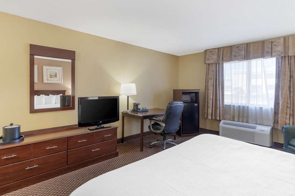 Quality Inn & Suites Bloomington University Area - photo 11