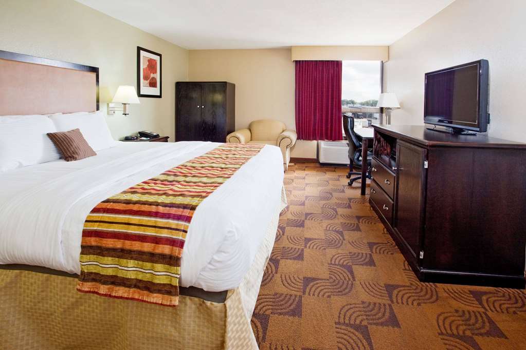 La Quinta Inn & Suites by Wyndham Memphis Airport Graceland - photo 17