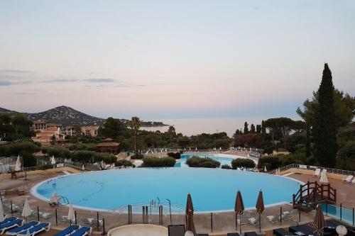 Cap Esterel en famille 2pièces vue mer jardin piscine clim parking inclus in Saint-Raphael, France
