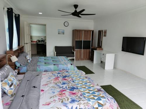 Sunrise Bedrooms and Transit — Ranau — photo 3