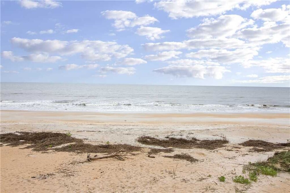 Coastal Charm 2 Bedrooms Ocean Front Sleeps 6 - photo 28