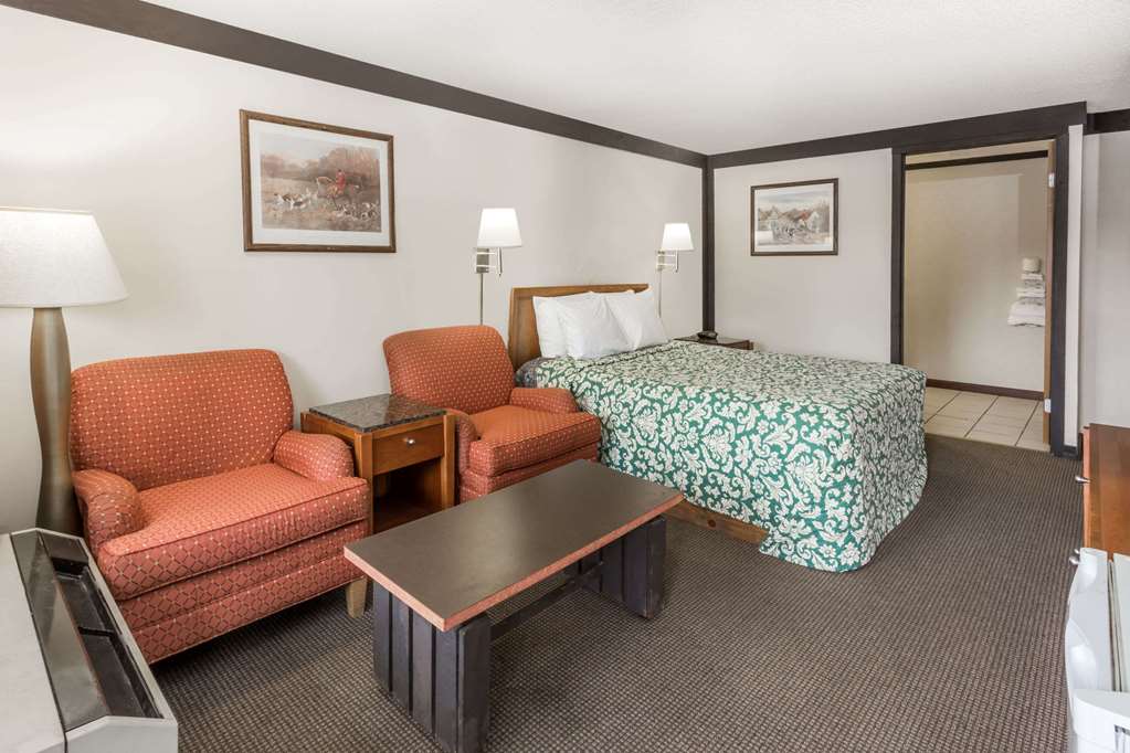 Knights Inn Racine - photo 3