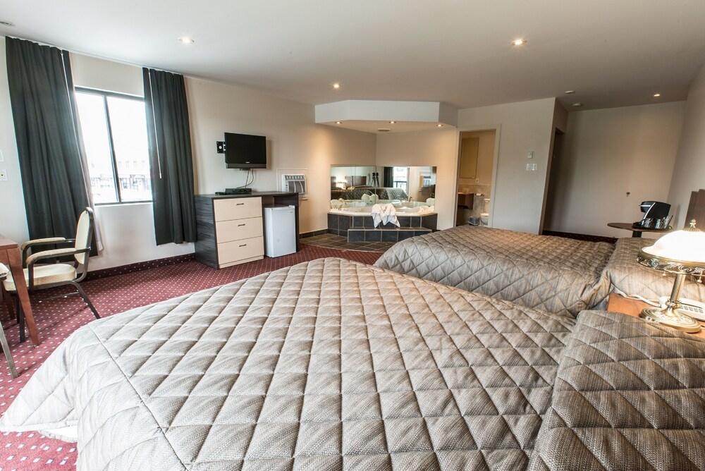 Motel Falcon — hotel in Brossard