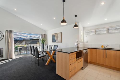 Treble Cone Views 2 Bedroom — 4-Star Luxury Hotel in Wanaka, New Zealand