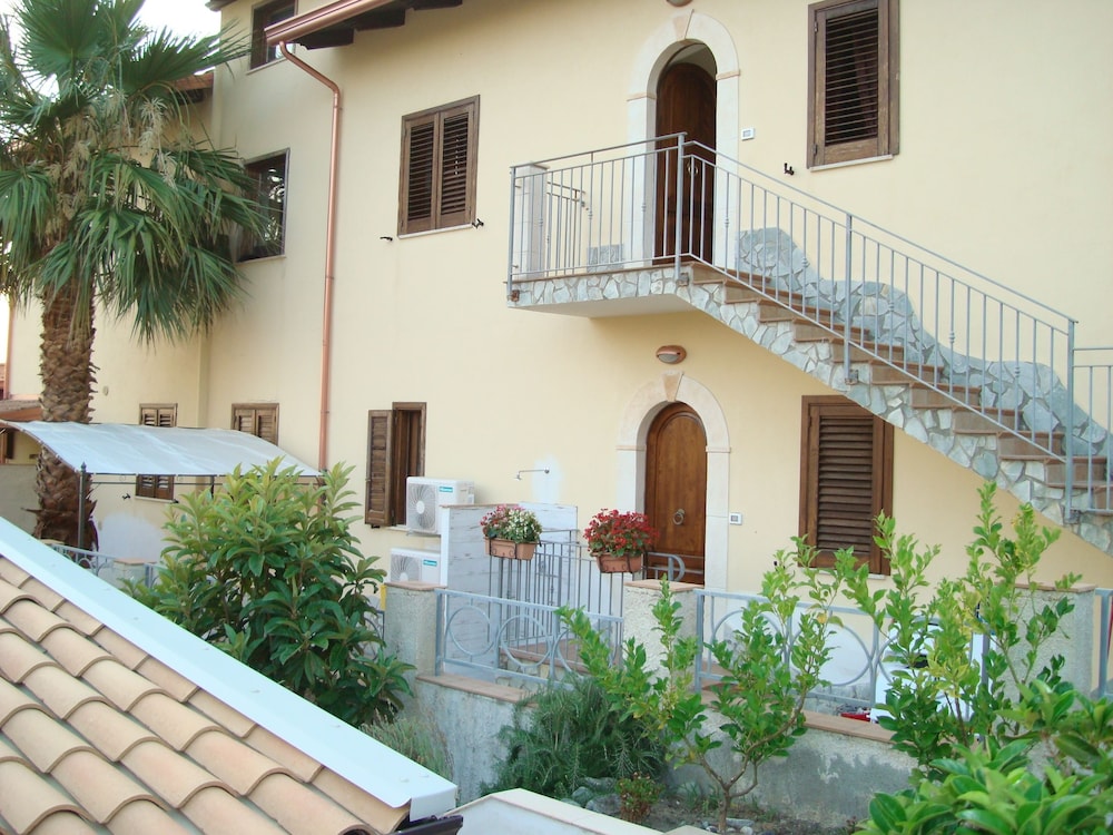 A due passi dal mare - last minute hotel in Longobardi