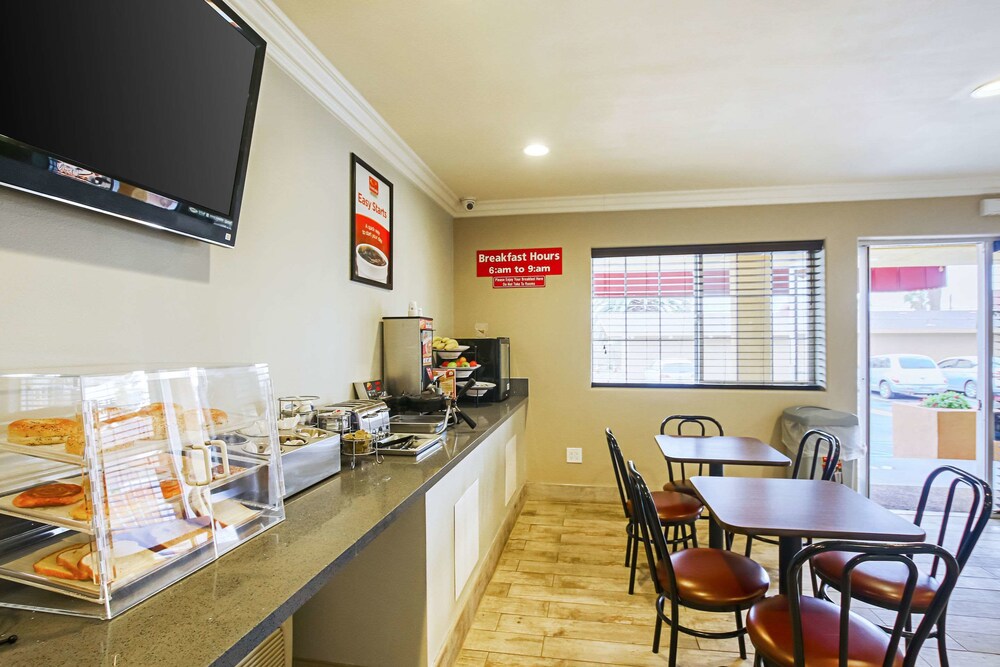 Econo Lodge San Bernardino I 215 - photo 22