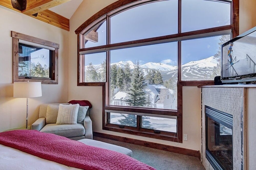 Mountain Majesty Manor Main Street by Pinnacle Lodging - photo 4