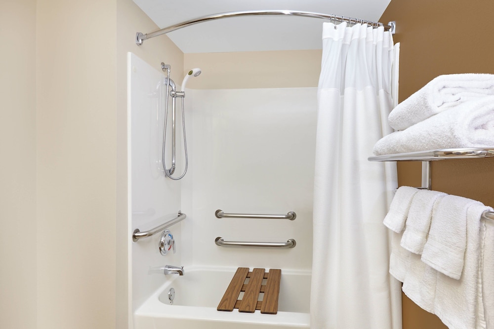 Fairfield Inn & Suites by Marriott Lombard - photo 19