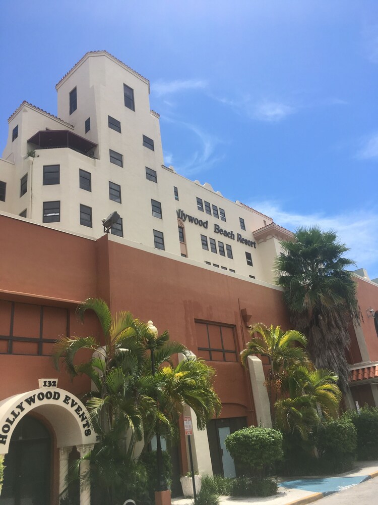 Hollywood Beach Resort Studio With 2 Double Beds — hotel in Hollywood