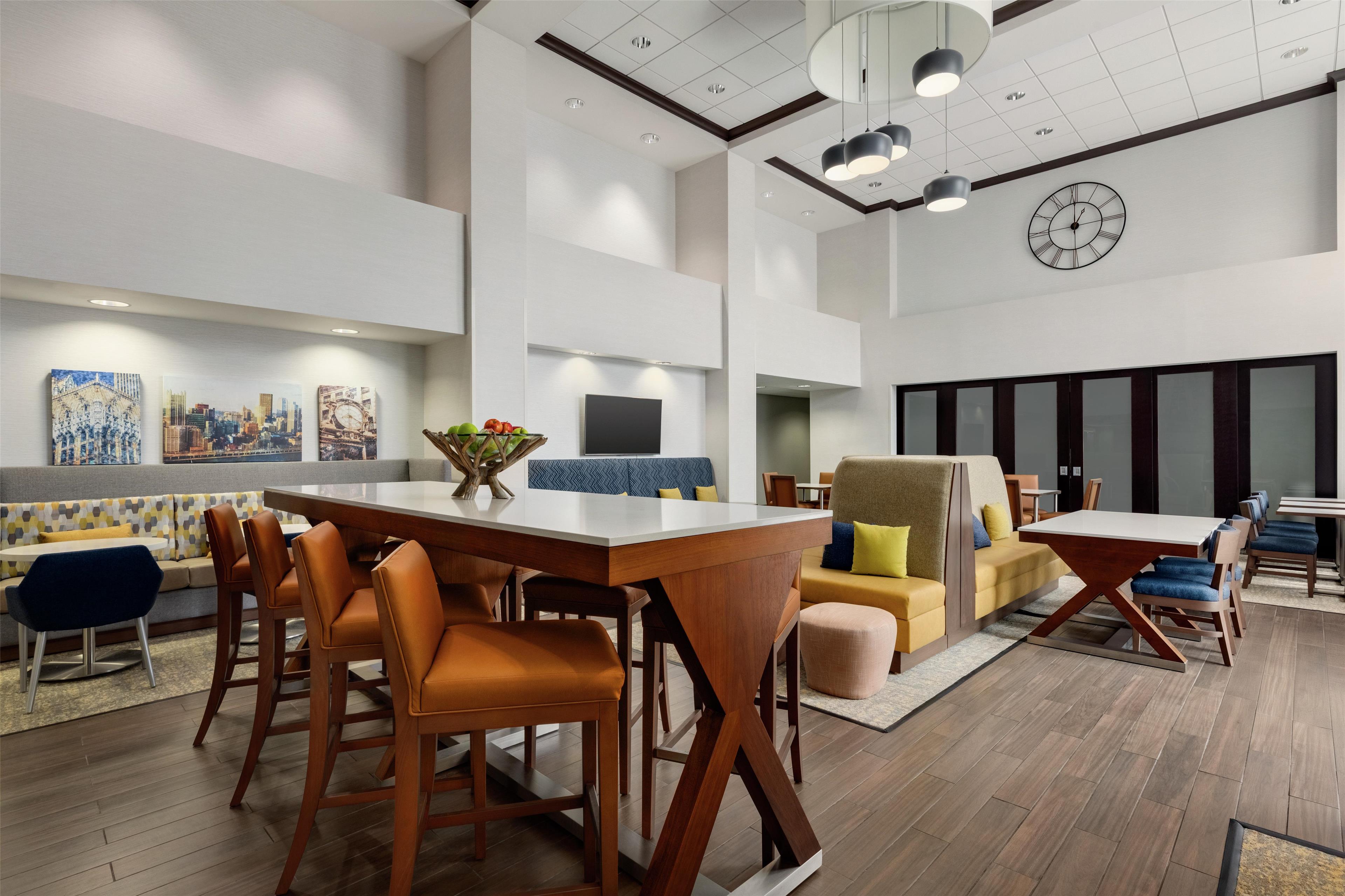 Hampton Inn & Suites Pittsburgh Harmarville - photo 6