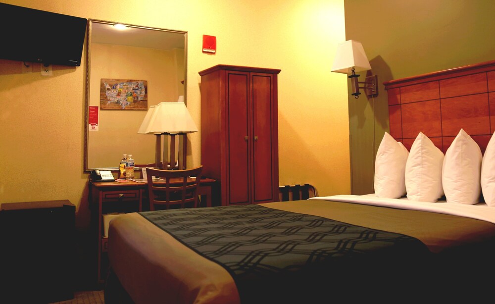 Econo Lodge Times Square - photo 20
