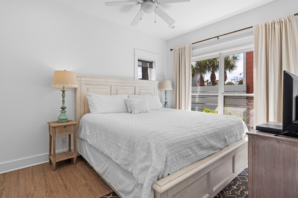 Seas the Day home — 4-Star Luxury Hotel in Seaside, United States