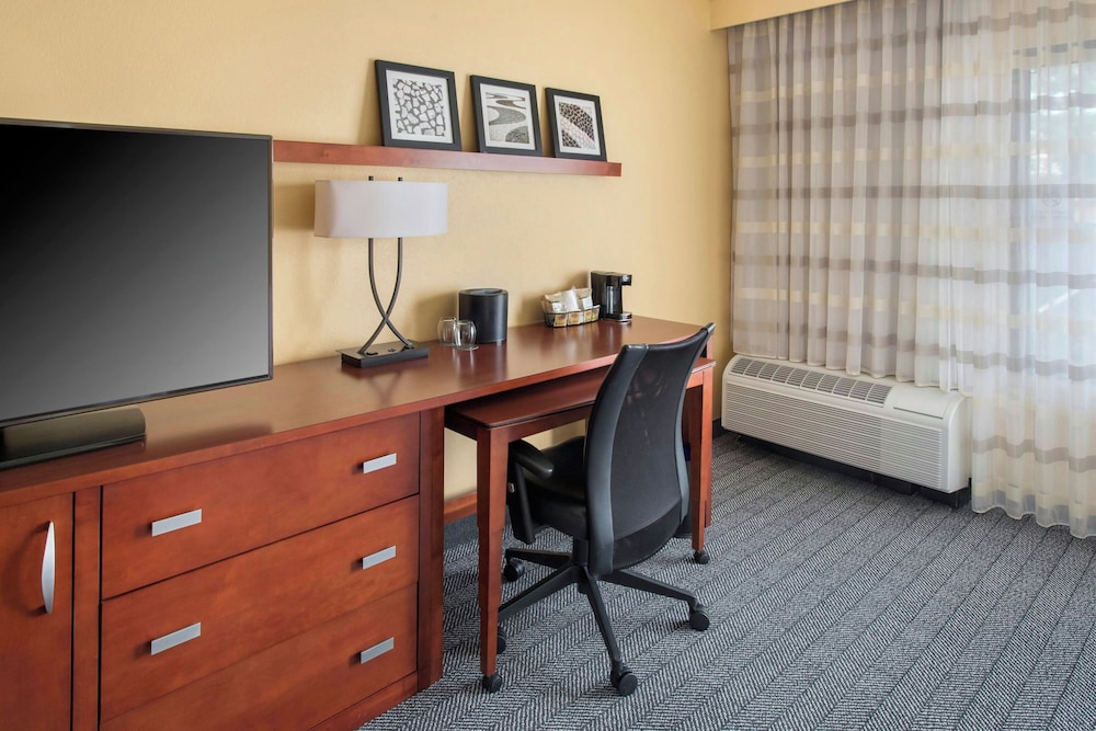 Courtyard by Marriott Mt. Laurel - photo 6