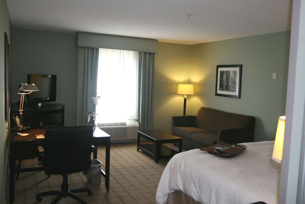 Hampton Inn & Suites Detroit Canton - photo 33