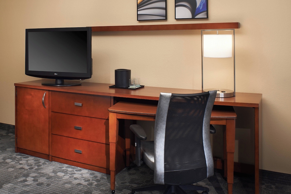 Courtyard by Marriott Detroit Warren - photo 7