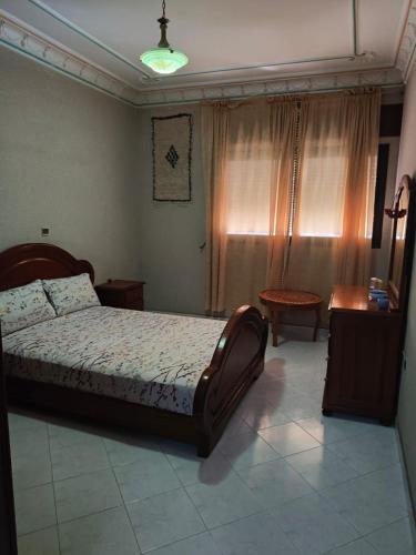 Appartement Proche Bus Ctm 90m2 Proprete Et Hygiene Irreprochable Tres Bien Equipe Une Chambre Et 2 Salons Avec Couchage Seddari — 4-Star Luxury Hotel in Tangier, Morocco