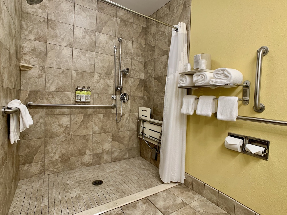 Holiday Inn Express & Suites Charleston Northwoods by IHG - photo 20