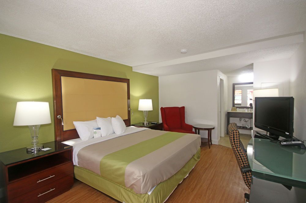 Econo Lodge Airport near Billy Graham Parkway - photo 24