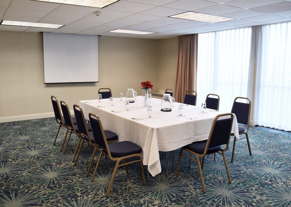 Spark by Hilton Akron Fairlawn - photo 22