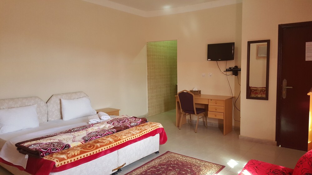 Sunrise Resort Jebel Sham Mountain in Nizwa, Oman