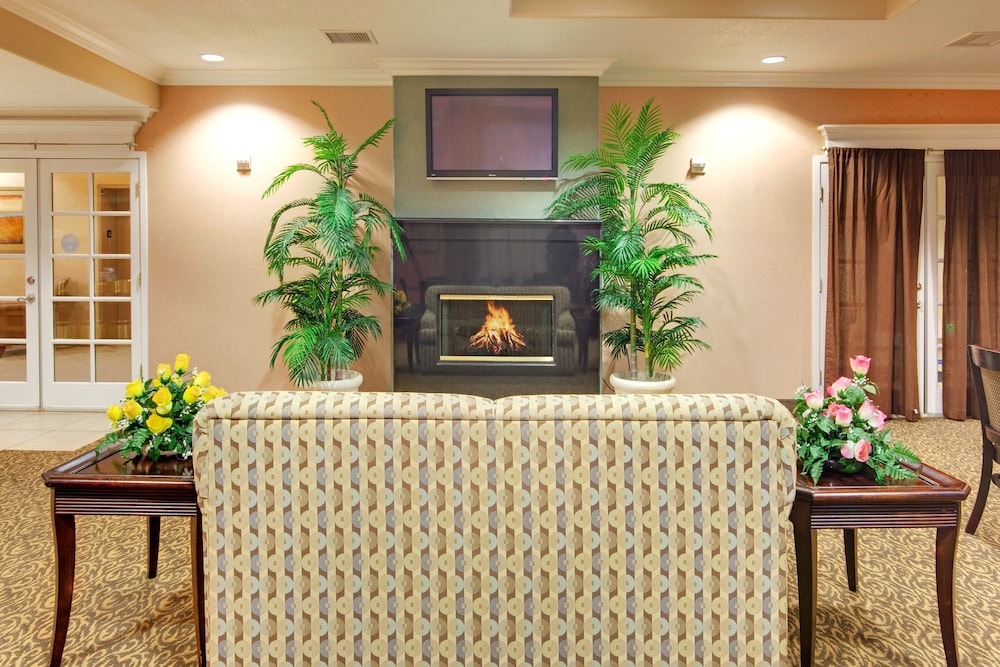 Holiday Inn Express Delano by IHG - photo 31